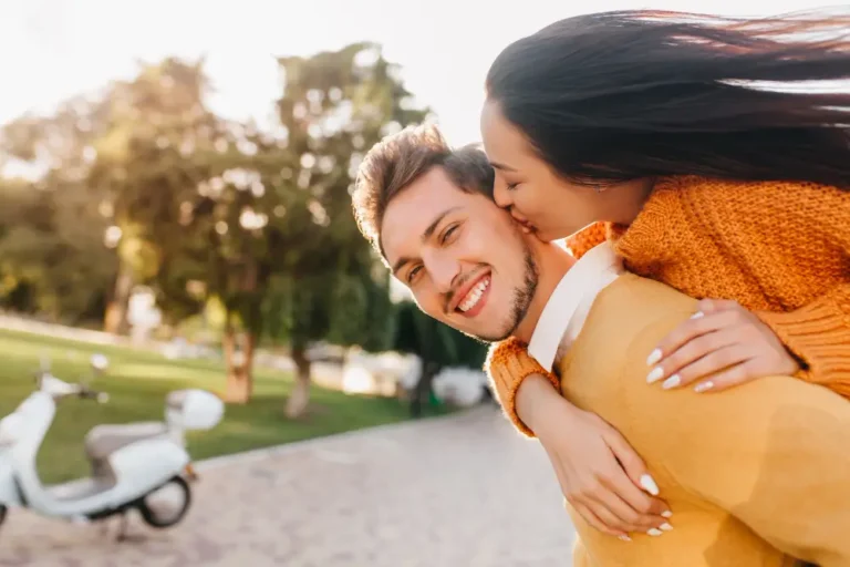 Does He Truly Love You or Just Enjoy Attention? Key Signs Explained